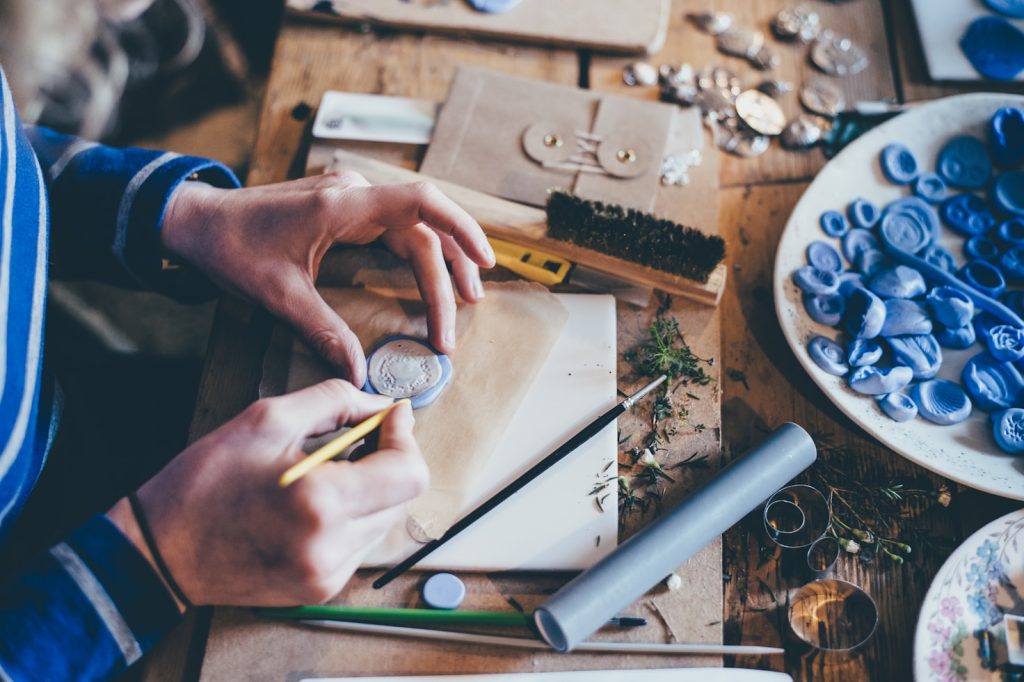 Crafts That Generate Income: Turn Passion into Profit Today